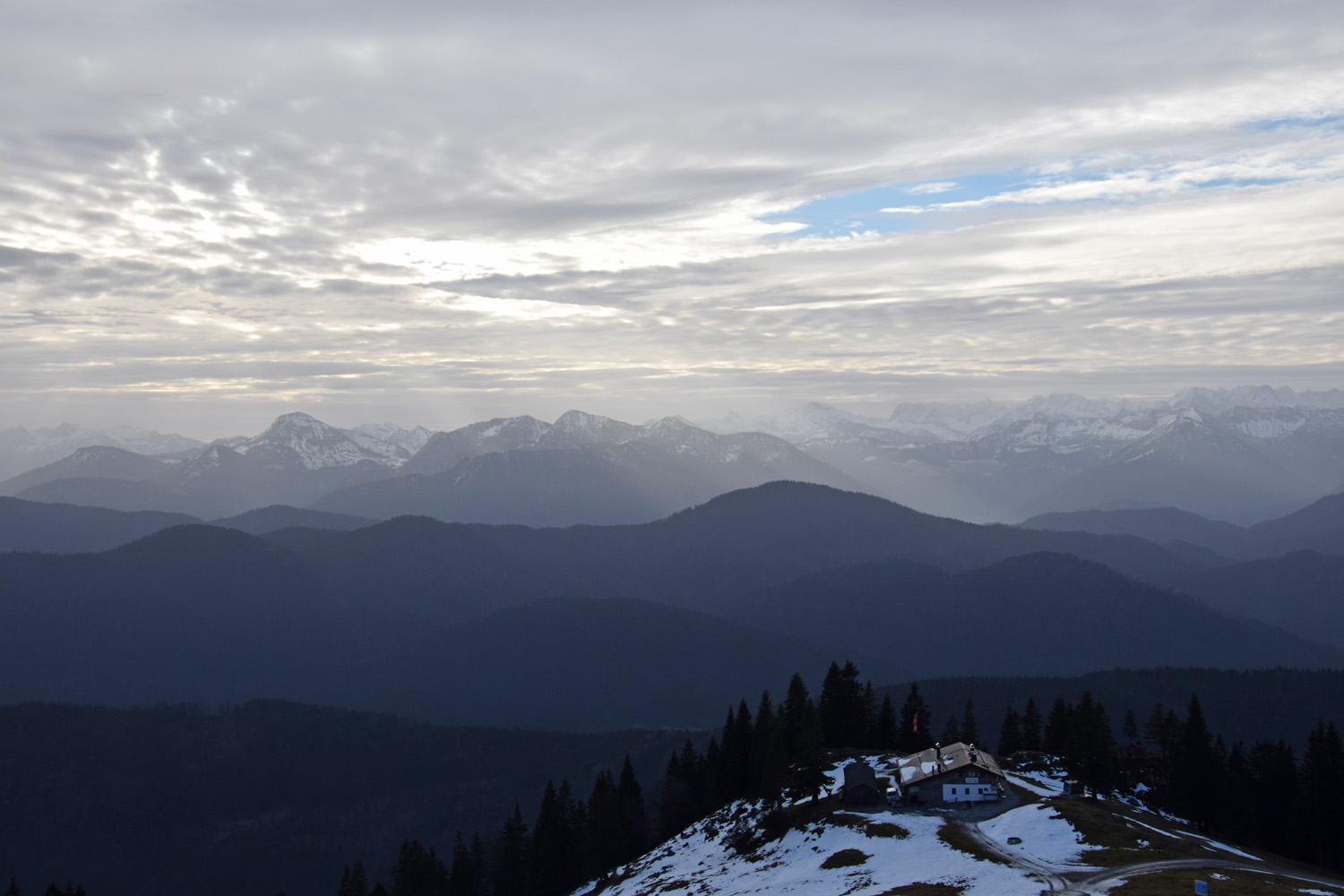 10 Die Sonne spitzt raus