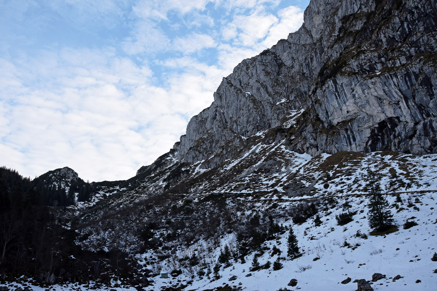 22 Weg runter von der Benewand