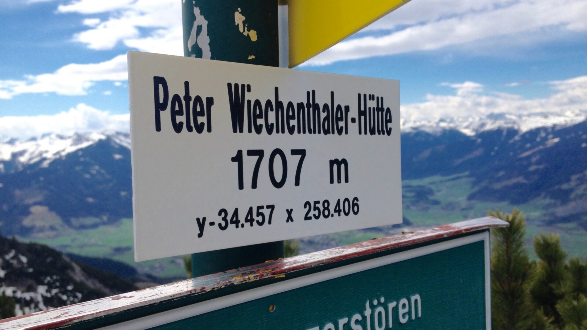 An der Peter-Wiechenthaler-Hütte