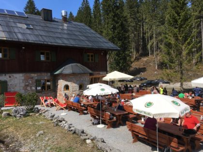 Das Blecksteinhaus mit dem gemütlichen Biergarten