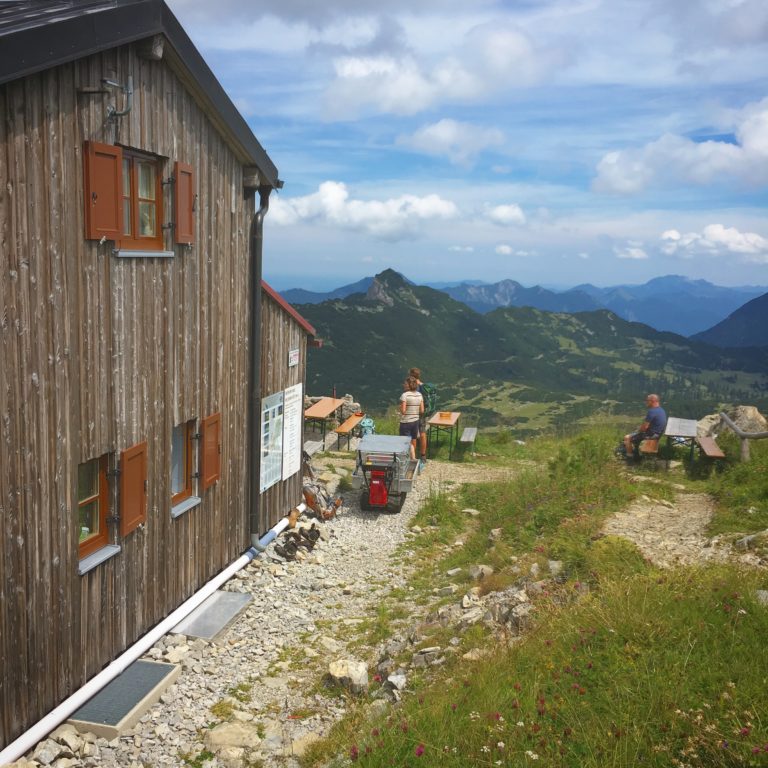 Ausblick an der Weilheimer Hütte