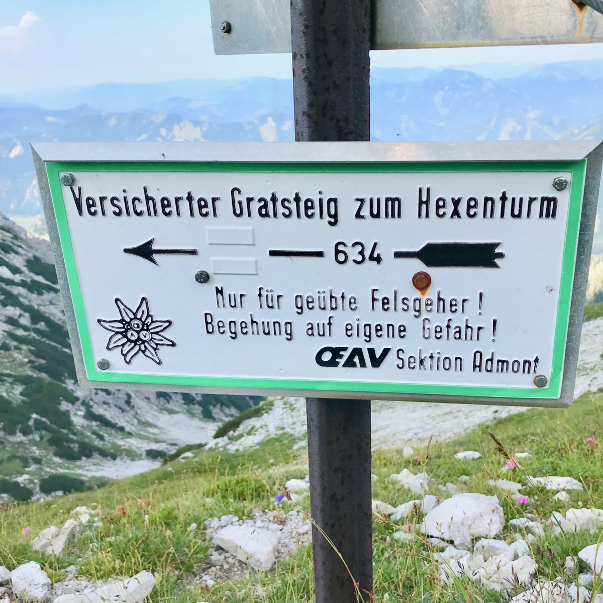 Der Wegabzweig zum Hexensteig-Klettersteig