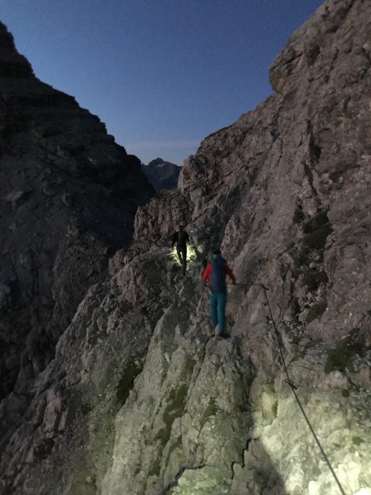 Über den leichten Klettersteig an der Kreuzspitze geht es auf den Hochvogel