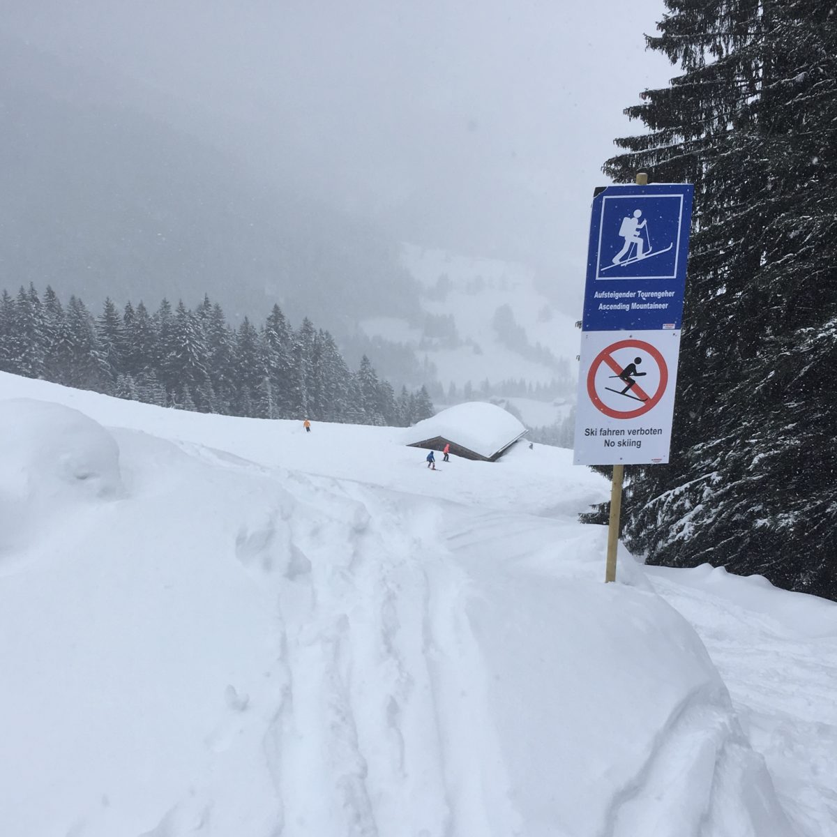 Freie Fahrt für Skitourengeher - Aufstiegsspur im Skigebiet Unken-Heutal