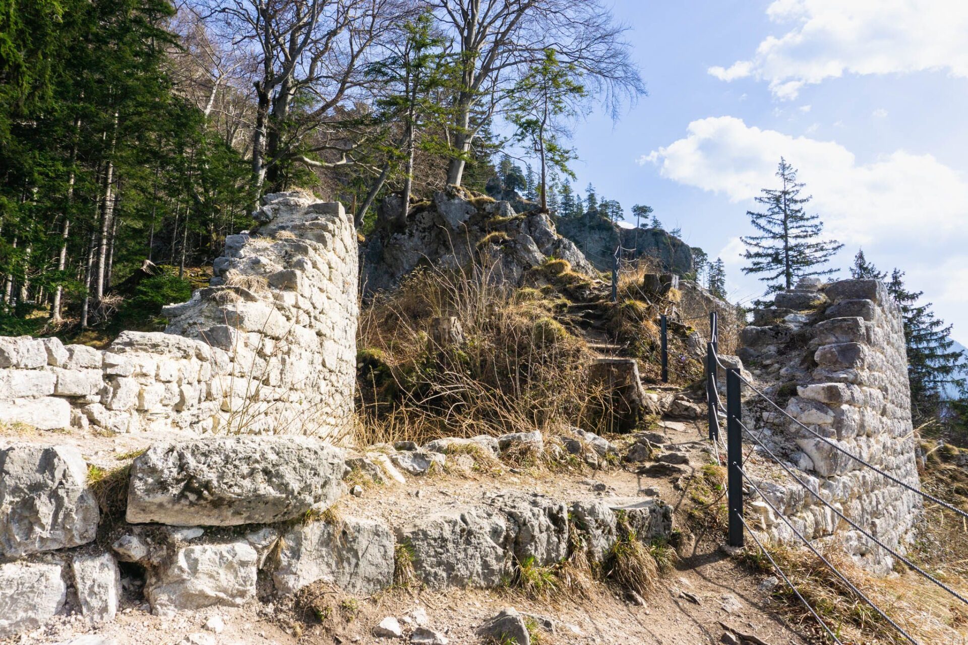 Wanderung zur Ruine der Burg Hohenwaldeck über dem Schliersee