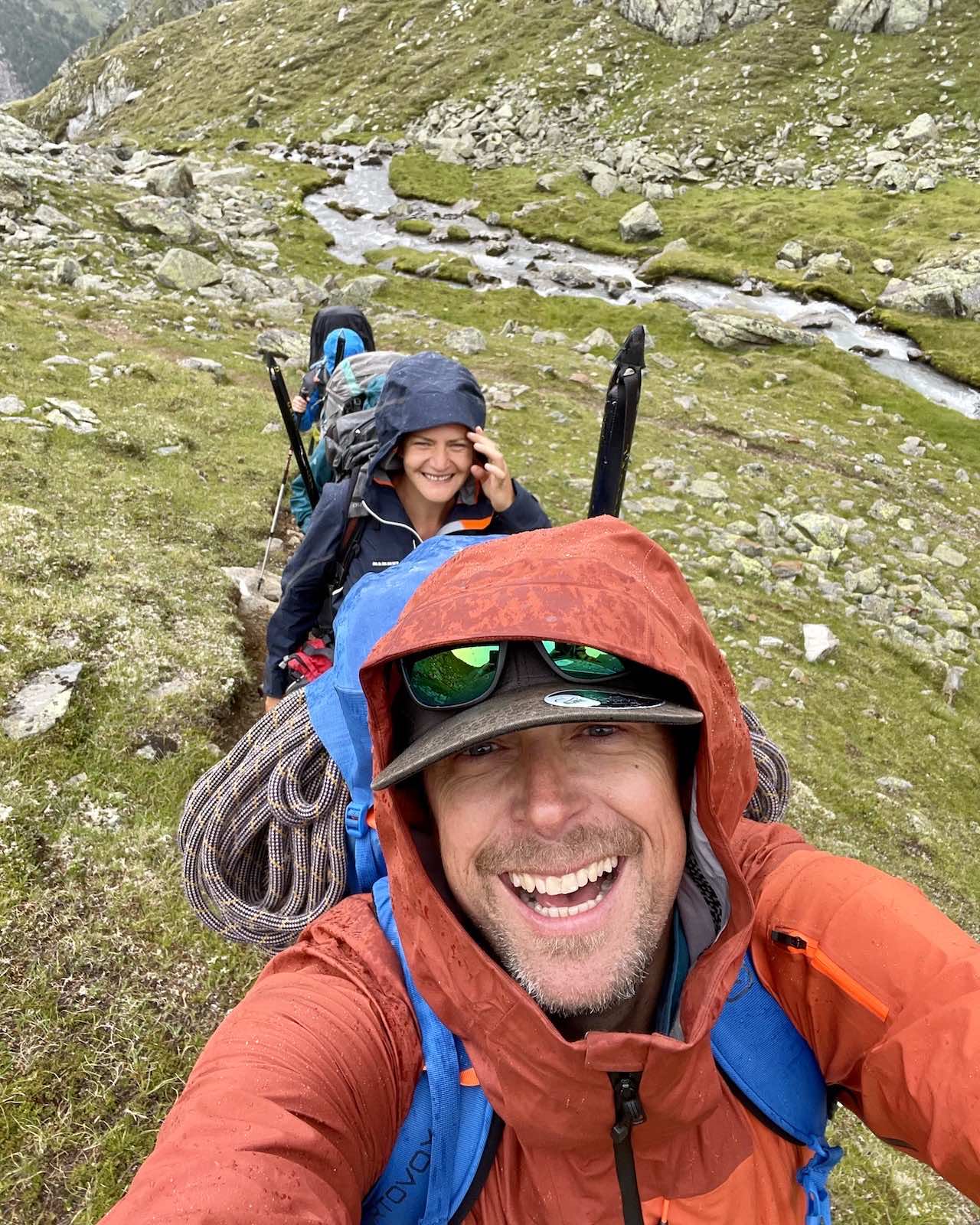 Trocken durch Regen, Graupel und Nassschnee: So gelingt Deine nächste Tour trotz schlechtem Wetter