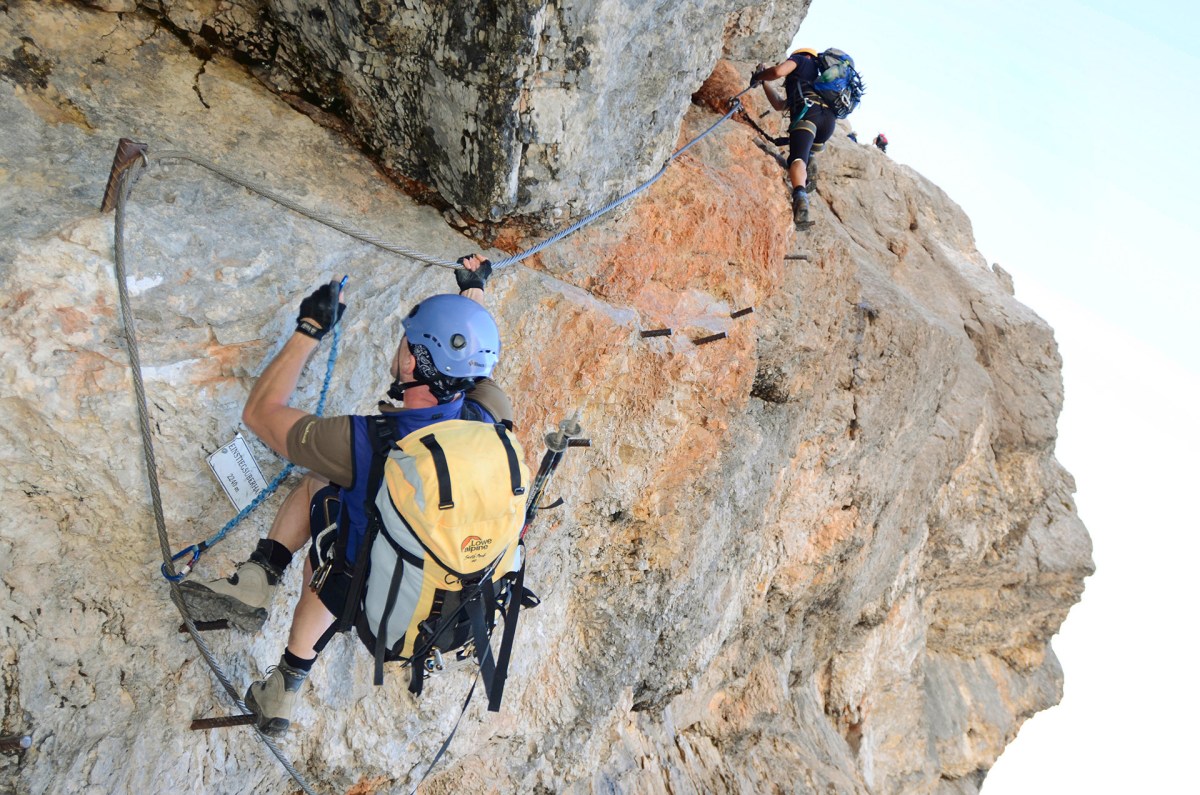 Sicher bewegen im Klettersteig: Die wichtigsten Techniken