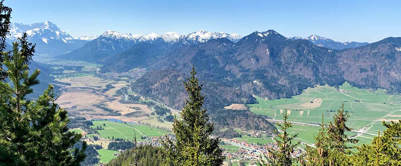 Osterfeuerkopf Wanderung: Leichter Aufstieg, großes Zugspitze-Panorama